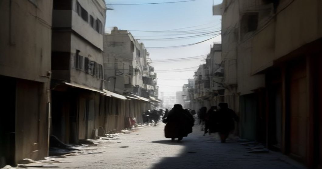 تصعيد ميداني: قوات الاحتلال تجبر عائلات فلسطينية على إخلاء منازلها في مخيم قلنديا